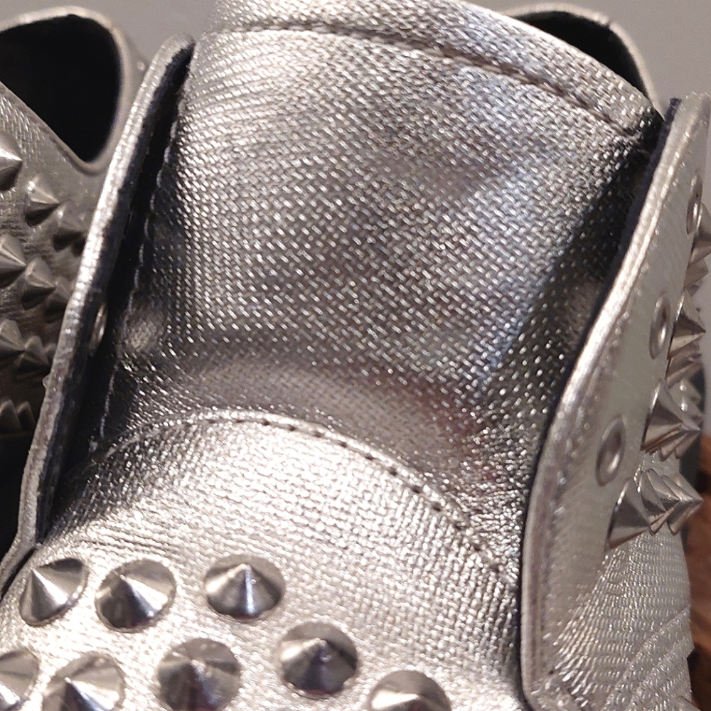 Dr. Marten's Harlen Mora Air Wair Women's Silver Spike Oxford Shoes EUC Size 8US - Picture 6 of 12